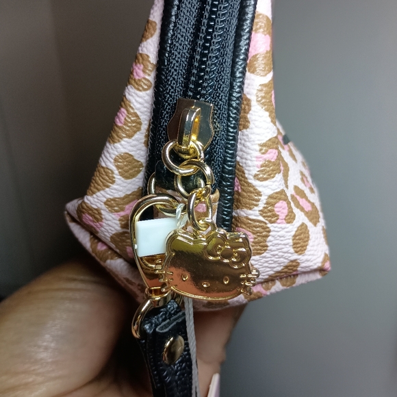 Sanrio Hello Kitty Small Makeup Bag - Picture 6 of 7
